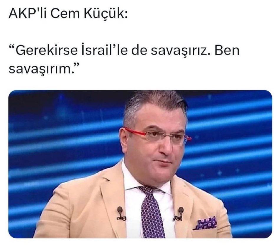 Klimalı stüdyodan “İsrail’le savaşırım” demek kolay Cem efendi…
Siz önce milletin sofrasına çöken yandaşlara, çocukların geleceğini çalan torpilcilere karşı savaşın!
Ekranda racon kesmekle vatansever olunmaz. Gerçek mücadele, halk için verilendir. #HemenSeçim