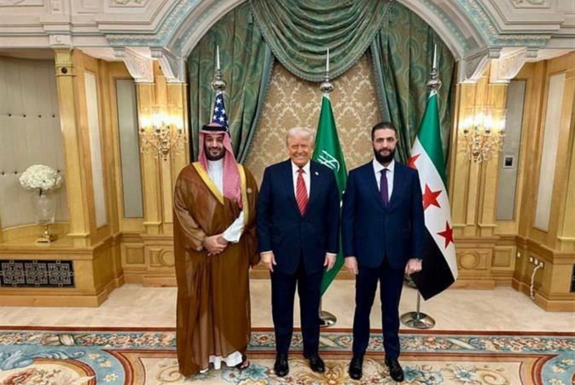 Sameh6969's tweet image. جنگل نظم نوین جهانی رو مشاهده میفرمایید
خدا رو شکر نیازی به رجوع به اعماق حافظه تاریخی هم نیست!
جولانی مترسکی بیش نبود
#سوریه بین رژیم و ترکیه و...تیکه پاره و تجزیه میشه و مردمی که افسوس خوردنشون فایدهای نداره
ما راهی جز مقاومت نداریم
جونم فدای مردم غیور و فهیم کشورم #ایران🇮🇷