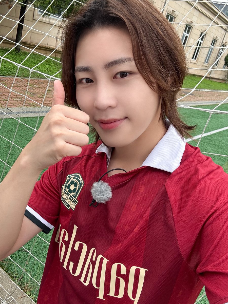 [#하성운] ⏰

잠시 후 7시 10분! JTBC <뭉쳐야 찬다 4>에 하성운이 출연합니다📺
-ˋˏ저기 1승을 거머쥔 날쌘 77번 강쥐를 좋아한다고?ˎˊ  그래❗

#HASUNGWOON #뭉쳐야찬다4