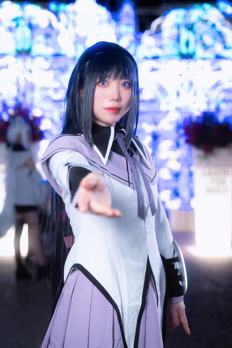 【コスプレ】
魔法少女まどか☆マギカ
暁美ほむら（魔法少女ver）
📸ランス様（<a href="/Rance_Brionac/">ランス@3月引っ越しするマン🐬📸</a>）

愛しのまどかをイルミネーションに誘うほむら（たぶん妄想）
#コスプレ #まどマギ #ほむほむ #そーコス