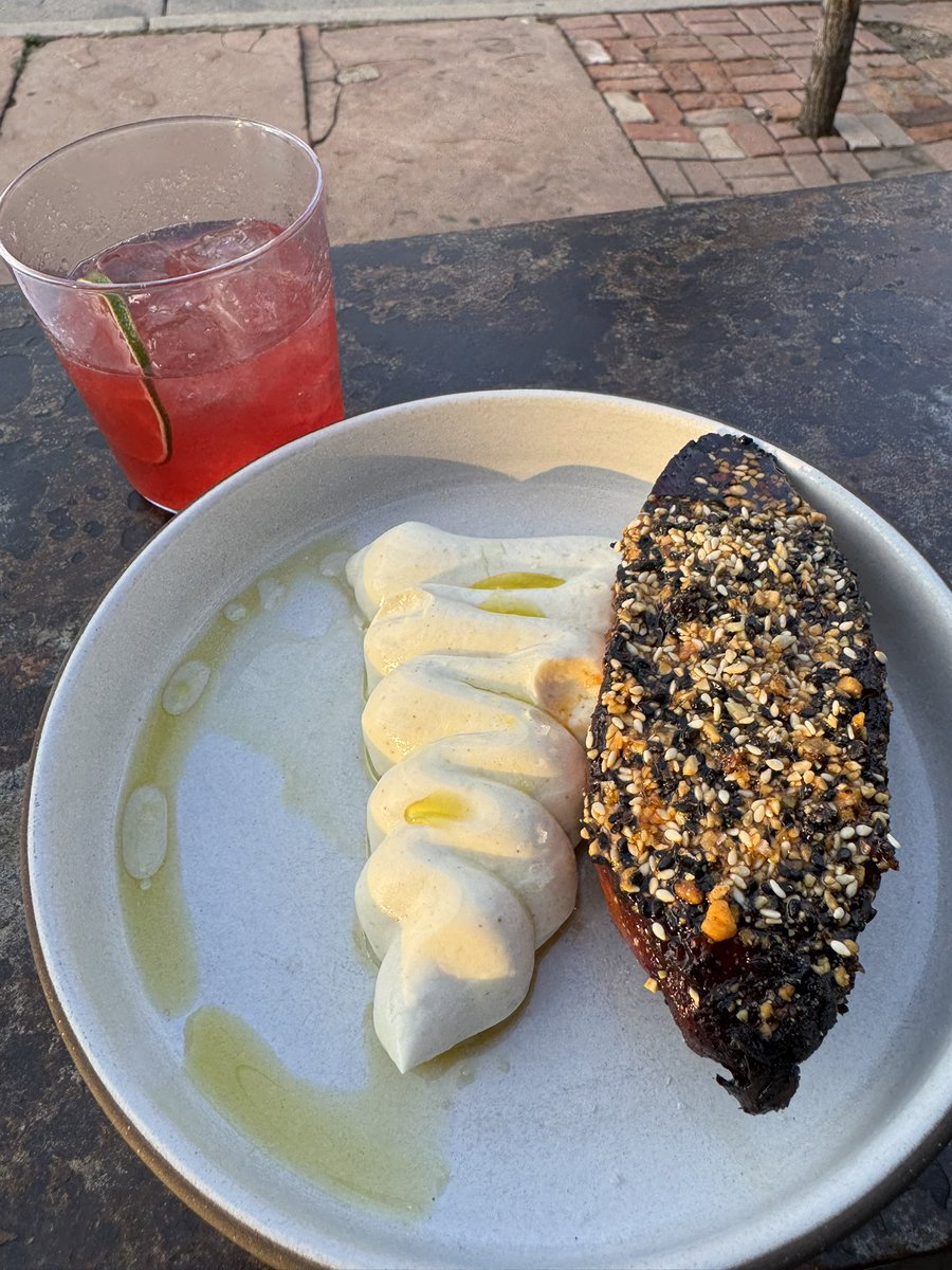 KDeAngelis16's tweet image. I love art
That’s why I went to a 1 Michelin Starred Restaurant in Denver last night while visiting - “Alma Fonda Fina”
- Camote Asado
- Callo De Hacha Al Horno
- Enmoladas De Pollo
- Fresh Avocado Margarita