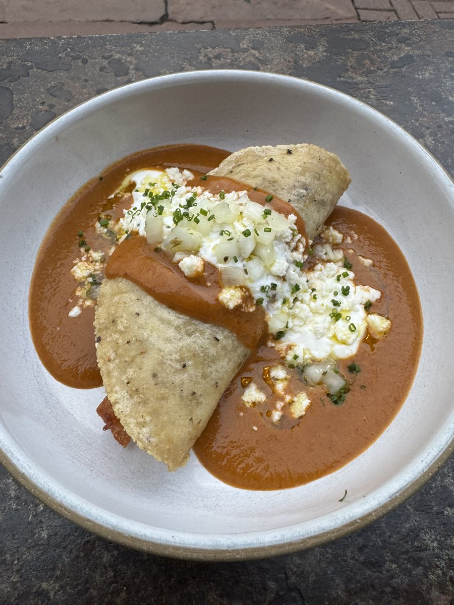 KDeAngelis16's tweet image. I love art
That’s why I went to a 1 Michelin Starred Restaurant in Denver last night while visiting - “Alma Fonda Fina”
- Camote Asado
- Callo De Hacha Al Horno
- Enmoladas De Pollo
- Fresh Avocado Margarita