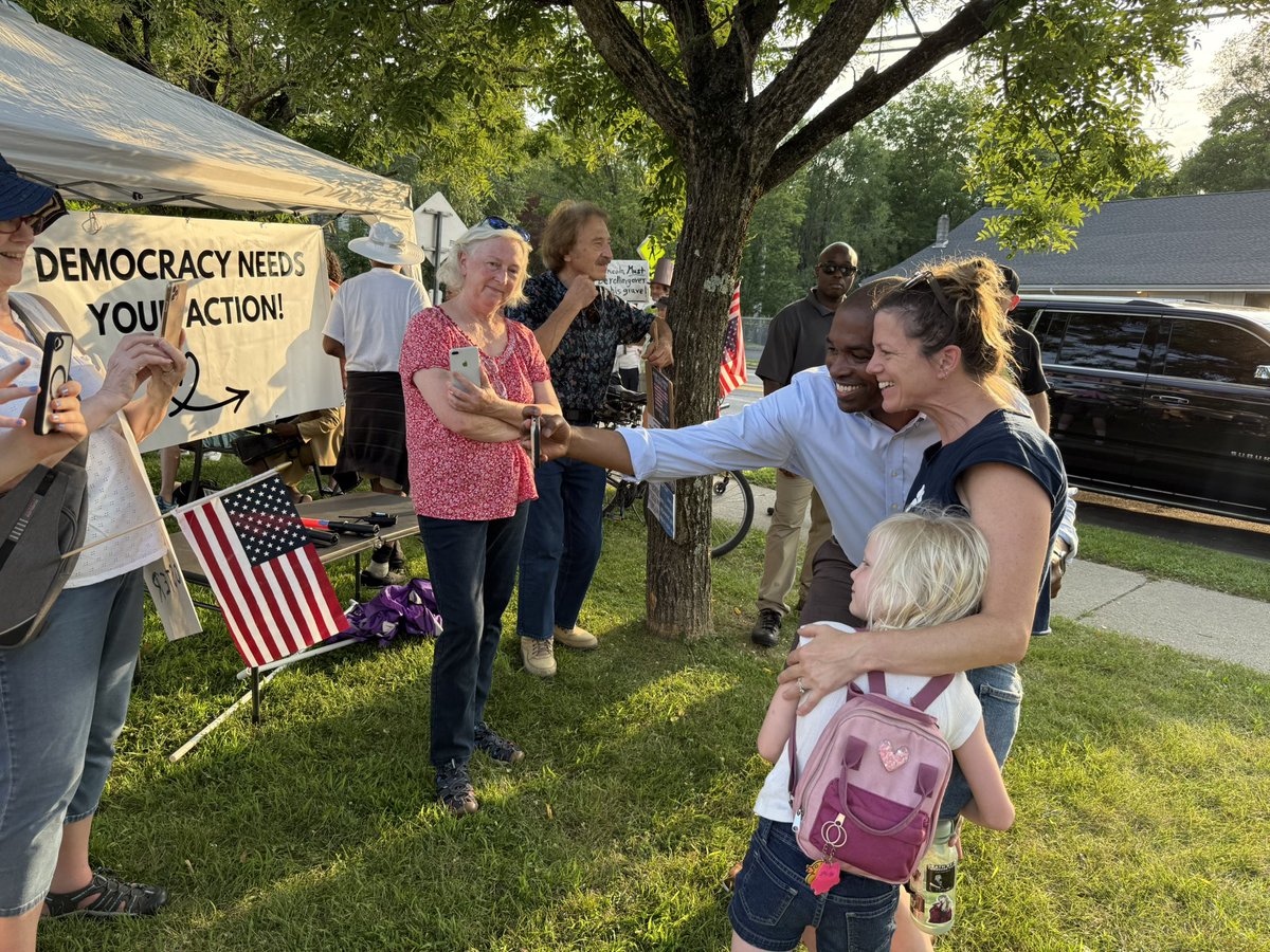 DelgadoforNY's tweet image. Honored to stand with so many inspired voices at the Good Trouble Lives On Rallies from Poughkeepsie, to New Paltz to Hyde Park. We carry the legacy of John Lewis forward by speaking truth, showing up, and demanding justice. The fight for democracy continues.