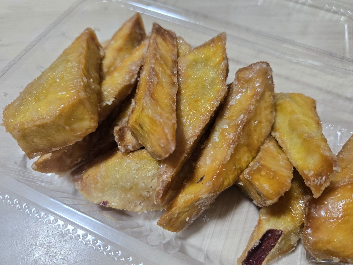 Rii18071118's tweet image. お買い物をしていて…
甘い物を自分からあまり欲しがらない旦那さんが《コレ買わん?🍠》と😂
《ダメな理由ありませんけど?🐷🍠》
という事で、大学芋のような蜜の方はいつでも食べられるので《塩》の方を選択しました😋
夜の晩酌の時に爪楊枝で少しずつ食べてました😆
もちろん美味しかったです!