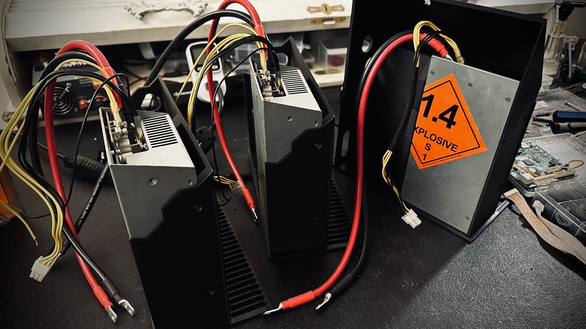 SatStackingPleb's tweet image. Back in the lab after a few weeks away.