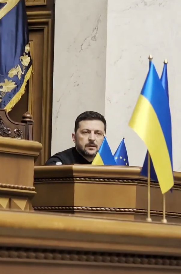 День из политической жизни Украины в двух картинках