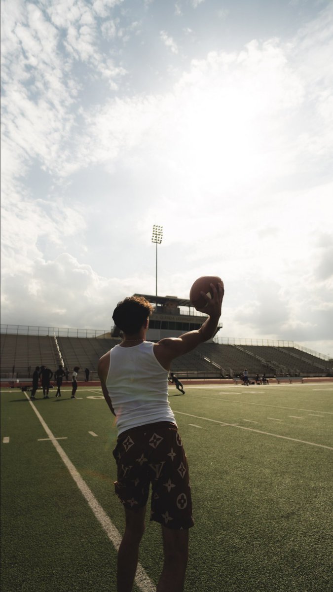 You have to work hard in the dark to shine in the light… ⏰ #keepworking CHIP ON MY SHOULDER #26days