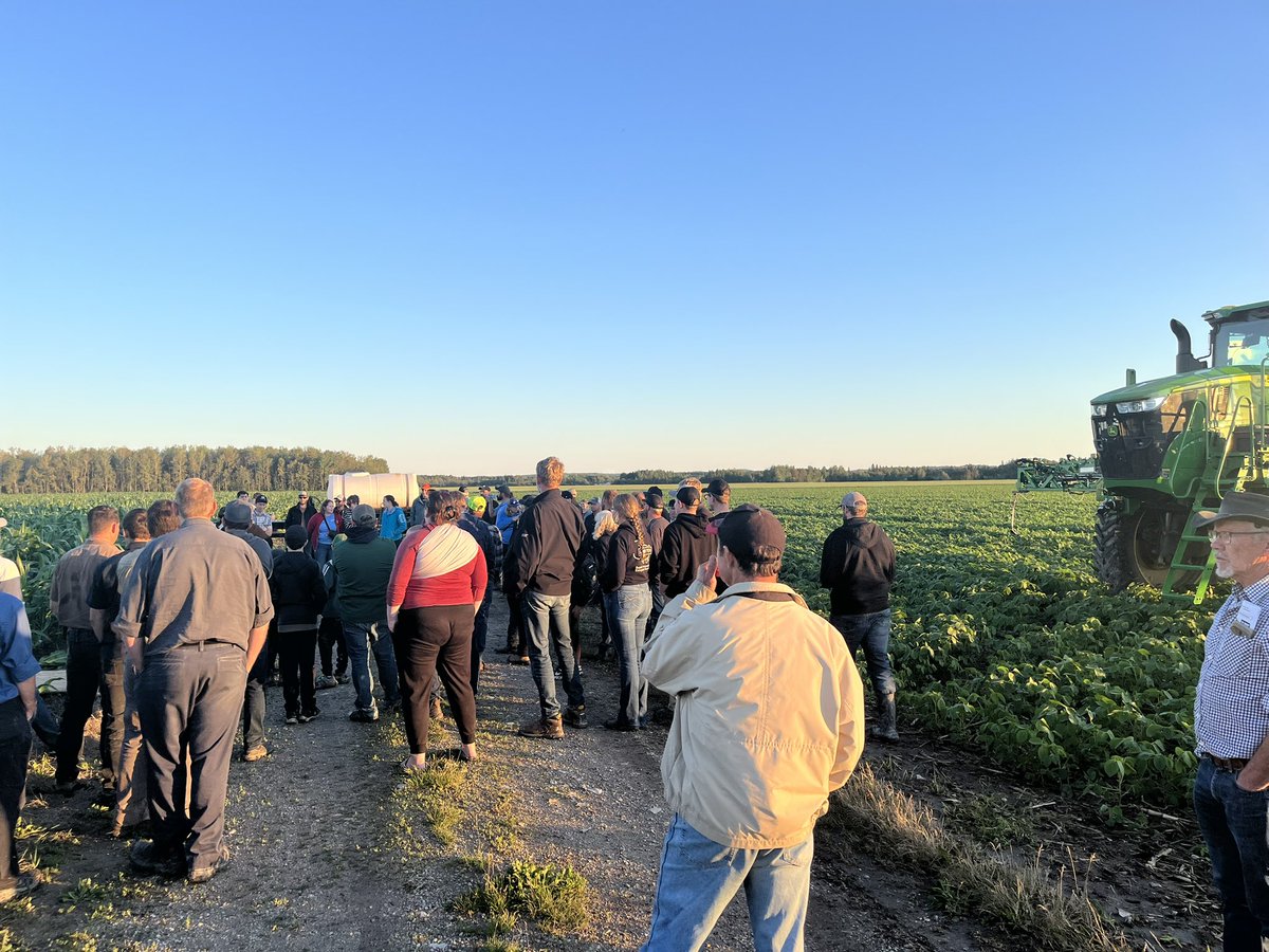 megnmoran's tweet image. Great turnout for the Northeastern Crop Tour tonight. Lovely weather tonight after a rainy morning. Love visiting the growers up here!