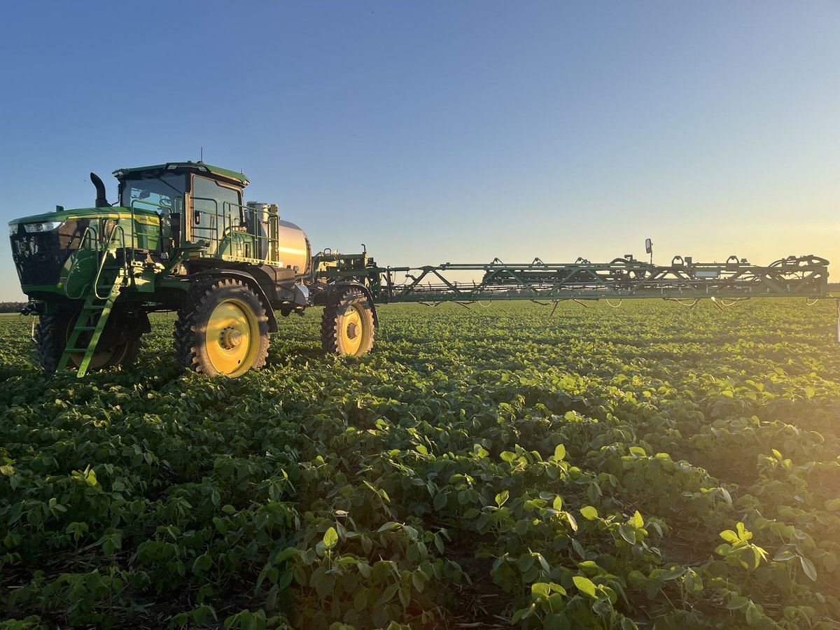 megnmoran's tweet image. Great turnout for the Northeastern Crop Tour tonight. Lovely weather tonight after a rainy morning. Love visiting the growers up here!