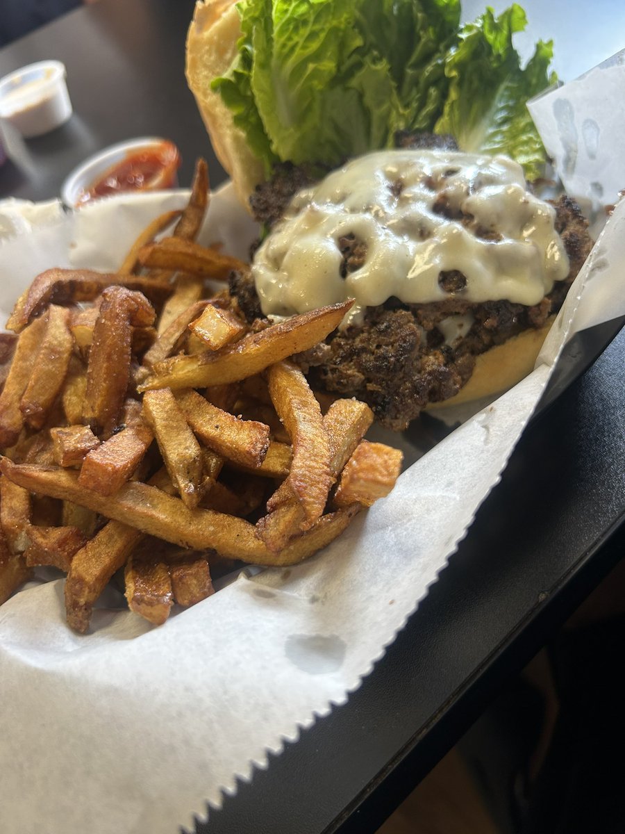 CoachCoreyD's tweet image. Another week, another lunch! This time we took our talents to Gabby’s!
There’s not a staff that eats as good as we do! Tune in next week and see where the Raps Fly Next!