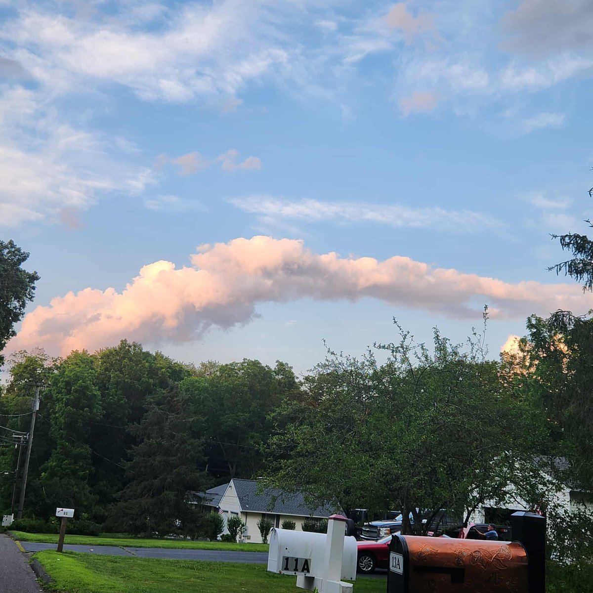 Danbury_WX's tweet image. Cold front is coming through dry tonight… just some cool clouds as seen from Danbury. You should notice a drop in humidity tonight and temperatures tomorrow!
📸 Ashley Thibodeau