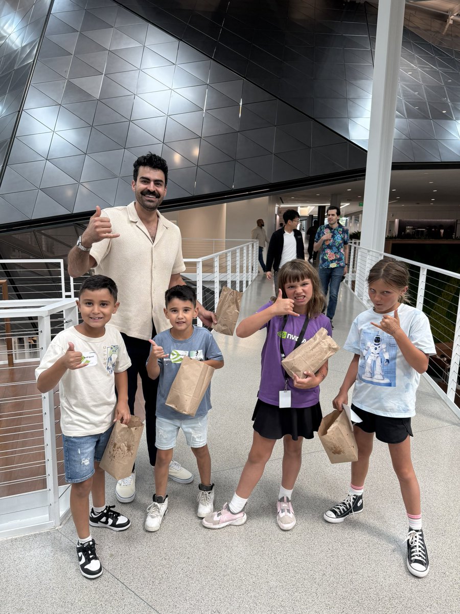NaderLikeLadder's tweet image. Nader Summer camp: I corralled the kids from bring your child to work day and taught them how to vibe code on Replit! 🤩🤙
They designed and built a video game while their parents had “meetings”