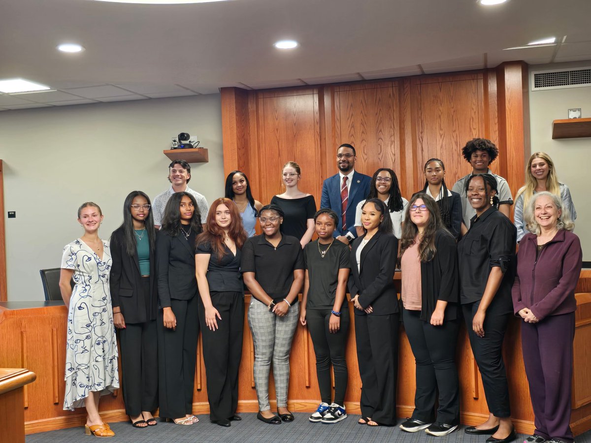 JoshWilliamsOH's tweet image. Honored to judge the UToledo Law & Leadership mock trial and moot court competition. Proud to support the next generation of legal minds through the Law and Leadership Institute—shaping futures from 9th grade to graduation right here at @UTCollegeofLaw. 👩🏽⚖️⚖️📚