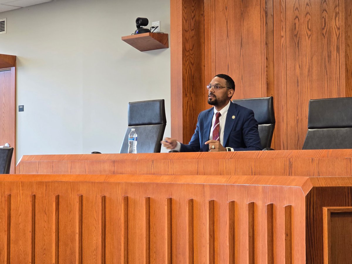JoshWilliamsOH's tweet image. Honored to judge the UToledo Law & Leadership mock trial and moot court competition. Proud to support the next generation of legal minds through the Law and Leadership Institute—shaping futures from 9th grade to graduation right here at @UTCollegeofLaw. 👩🏽⚖️⚖️📚