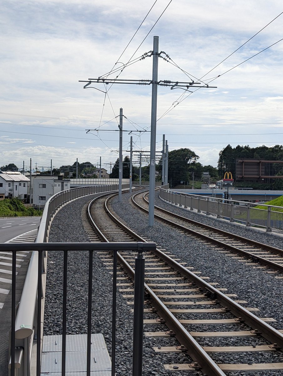 SHIN4NY_'s tweet image. 線路も見ているだけで飽きないです！✨️😆

カーブの曲線美というか、サイコーです！🤩

そーいえば、以前に参加した線路ウォークのイベント（伊豆）は、興奮しすぎて、熱が出ました😂

#tech担当その0