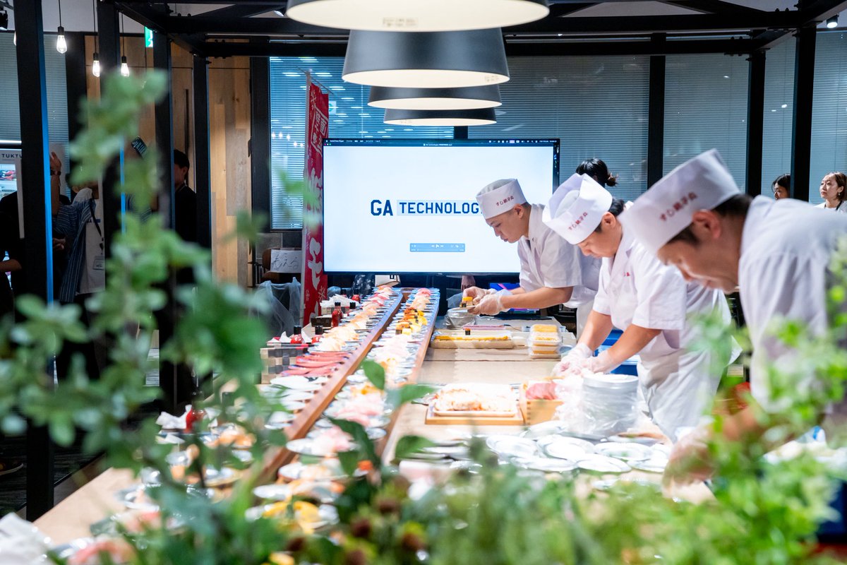 tsurumi_hr's tweet image. GA technologiesをもっとたくさんの人に知ってもらいたい！
ということで、地上200mでお寿司を回した採用イベントでした🍣