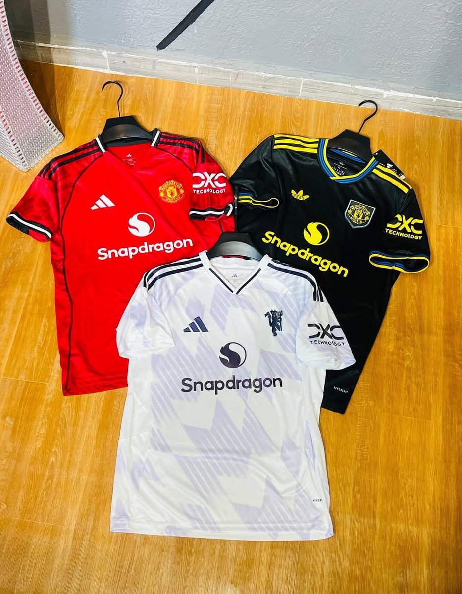 🎁 Who would like to win a FREE jersey? 

Giving ONE follower a jersey of their choice for the start of the season, here’s how to enter: 

1) Hit the ❤️ button.
2) Retweet 🔄
3) Follow <a href="/UtdLoyals_/">UtdLoyals</a> 
4) Comment #MUFC &amp; what jersey 🔴⚪️⚫️