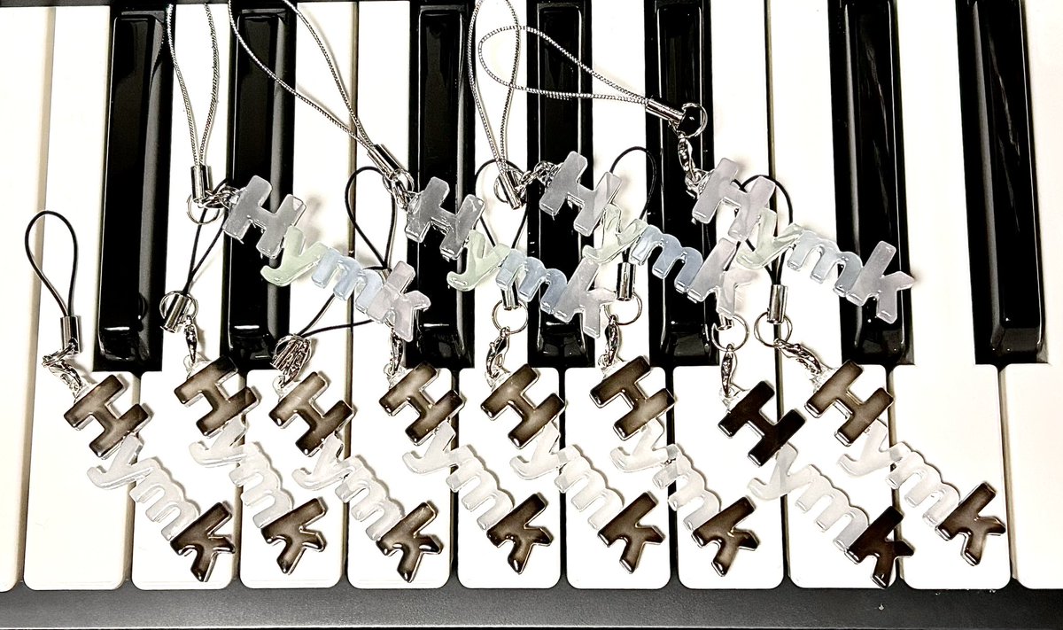 Hymkのチャーム完成！

パステルカラー4個
ブラック&amp;ホワイト8個
限定12個

手作り感たっぷりのチャームです✨

今週日曜日(7/20)下北沢Club Queのライブで販売します！
ぜひライブへお越しくださいませ！

#Hymk