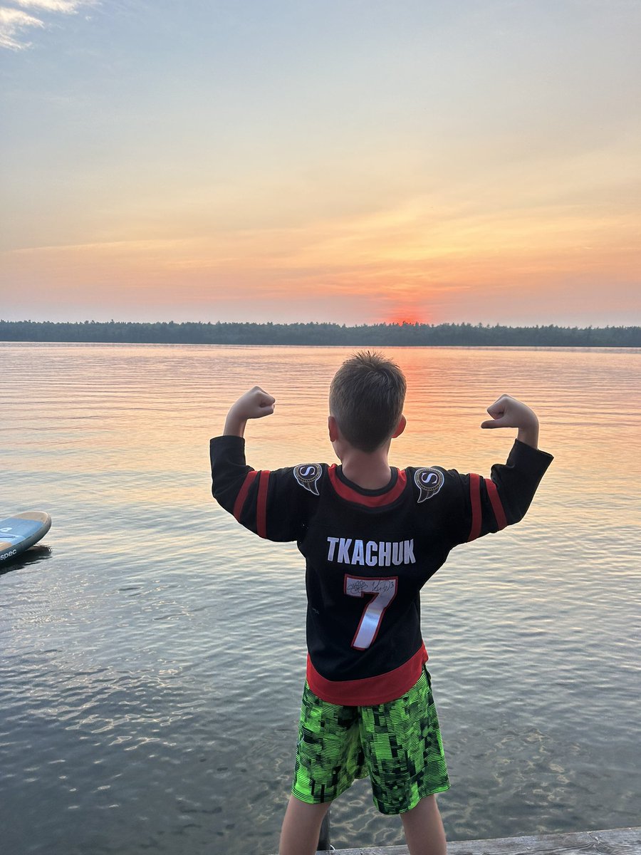 joshmackpei's tweet photo. Family is loving the Ottawa vacation @Senators https://t.co/l5hFT4EnF4