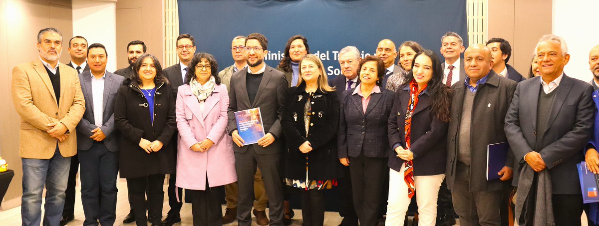 ✅ Aprobada la nueva Política Nacional de Seguridad y Salud en la Minería.
CTMIN fue parte activa del proceso tripartito que la hizo posible.
Una política con enfoque en salud mental, género y prevención real en terreno.
🔗 Lee más: ctmin.cl/chile-avanza-e…
#SeguridadMinera #CTMIN