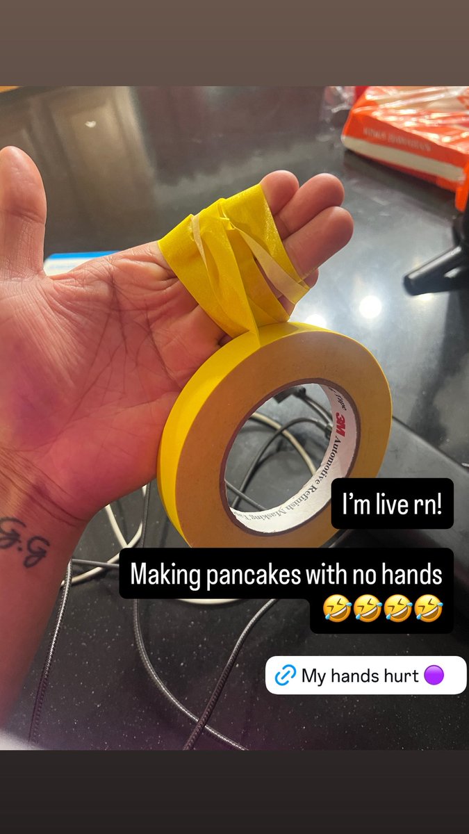 LIVE RN YALL! Making pancakes with no hands 🤣🤣 m.twitch.tv/jroicc/home #twitch