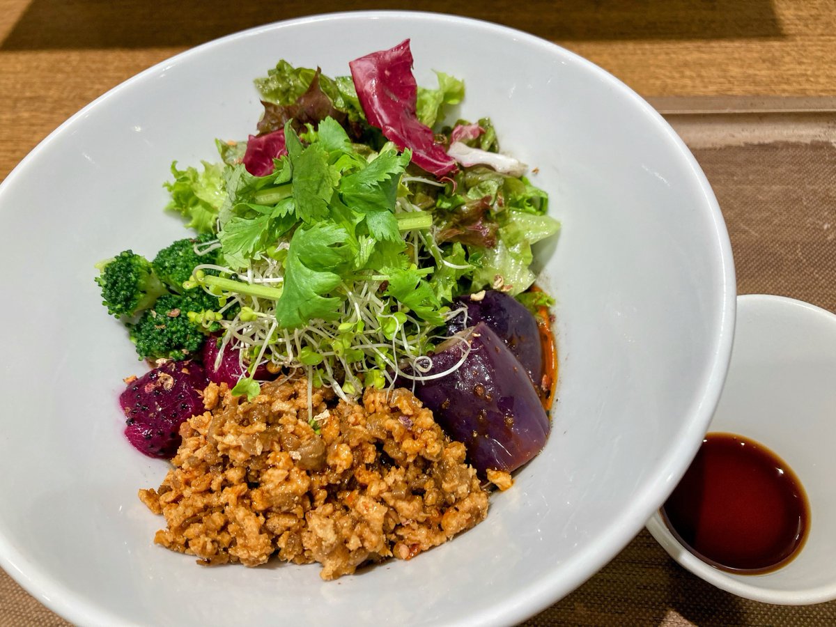 TstantanJRC's tweet image. #ヴィーガン #vegan
#ラーメン #らーめん
明日から待ちに待った3連休ですね!✨
関東は今日あたりに梅雨明けするようで、いよいよ夏本番です☀️
そんな暑い日には冷たい麺が食べたくなりませんか?👀冷やし黒胡麻たんたん麺を食べて夏を満喫しましょ😋🍜