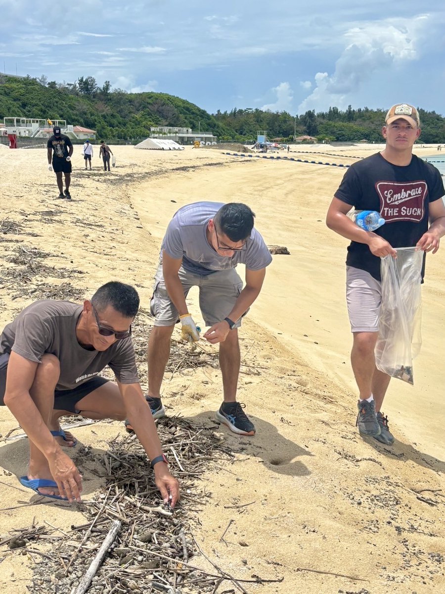 mcipac_jp's tweet image. 毎月恒例となっている海兵隊キャンプ・ハンセンSMPの地元金武町のKinサンライズビーチ清掃が7月12日に実施され、ハンセンSMPからは50人、二国間訓練で親交の深い陸上自衛隊第15旅団からも9人がボランティアが参加しました。
来月は8月2日を予定しています。
📷Camp Hansen SMP