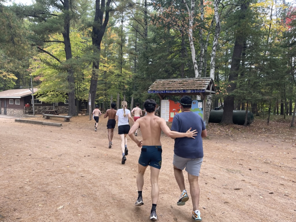 cory's tweet image. next month...i'm co-hosting a 3 ish day experience that involves a
Navy SEAL
A summer camp
And ~25 really smart people
(people the world doesn't know... yet...)
most of the day is spent working on your own stuff in a remote place.
the other parts involve eating healthy…