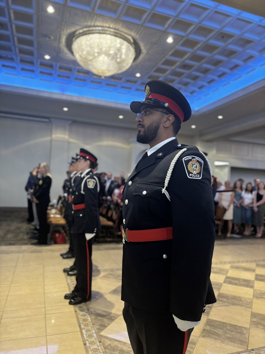 HaltonPolice's tweet image. At this evening’s Swearing In Ceremony, we proudly welcomed nine new Constables and 16 civilian members to our Service.
With loved ones and colleagues in attendance, we thanked them for choosing #Halton, recognized their bravery, and wished them the very best as they embark on…