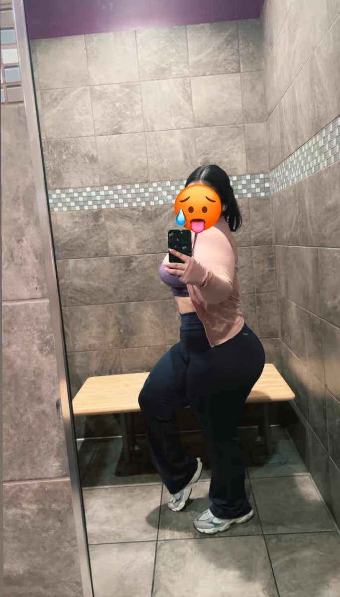 hisfavegemini's tweet photo. gym baddie x2 https://t.co/dxzkS7Uicv