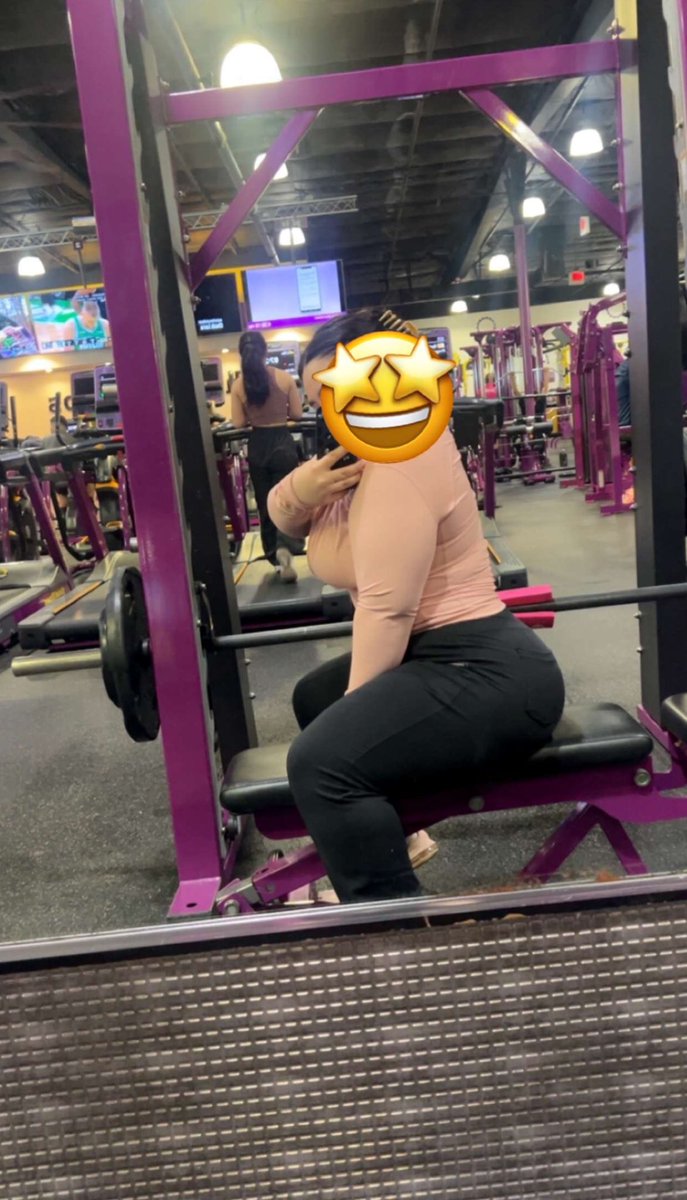 hisfavegemini's tweet photo. gym baddie x2 https://t.co/dxzkS7Uicv
