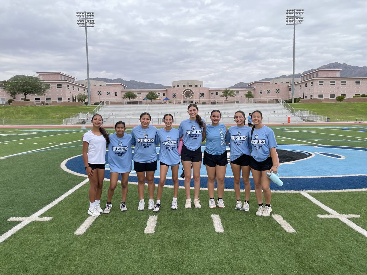 Husky Family Rise and Grind Day 2025! Thank you Coach Chavez and the 🏈 staff for getting all of our schools teams together to get to know each other, explain our traditions, and work out together this morning. This was a great way to head into a new school year!! Husky Strong!🩵