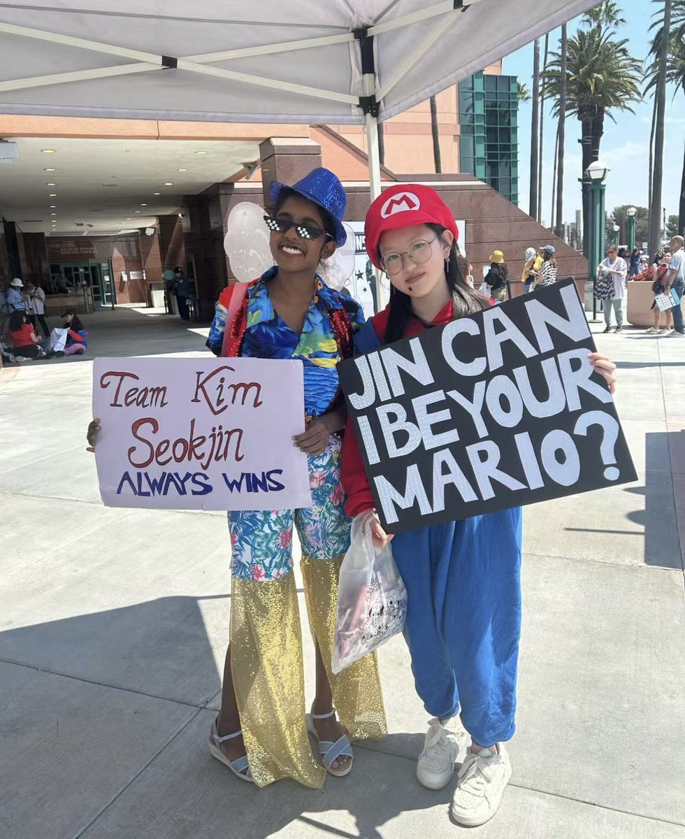 JinBase_'s tweet photo. Jin stans are very extra😍😍

JIN LIVE IN ANAHEIM DAY 1
#RUNSEOKJIN_epTOUR_ANAHEIM
#RUNSEOKJIN_epTOUR_US https://t.co/LySZldhCEo