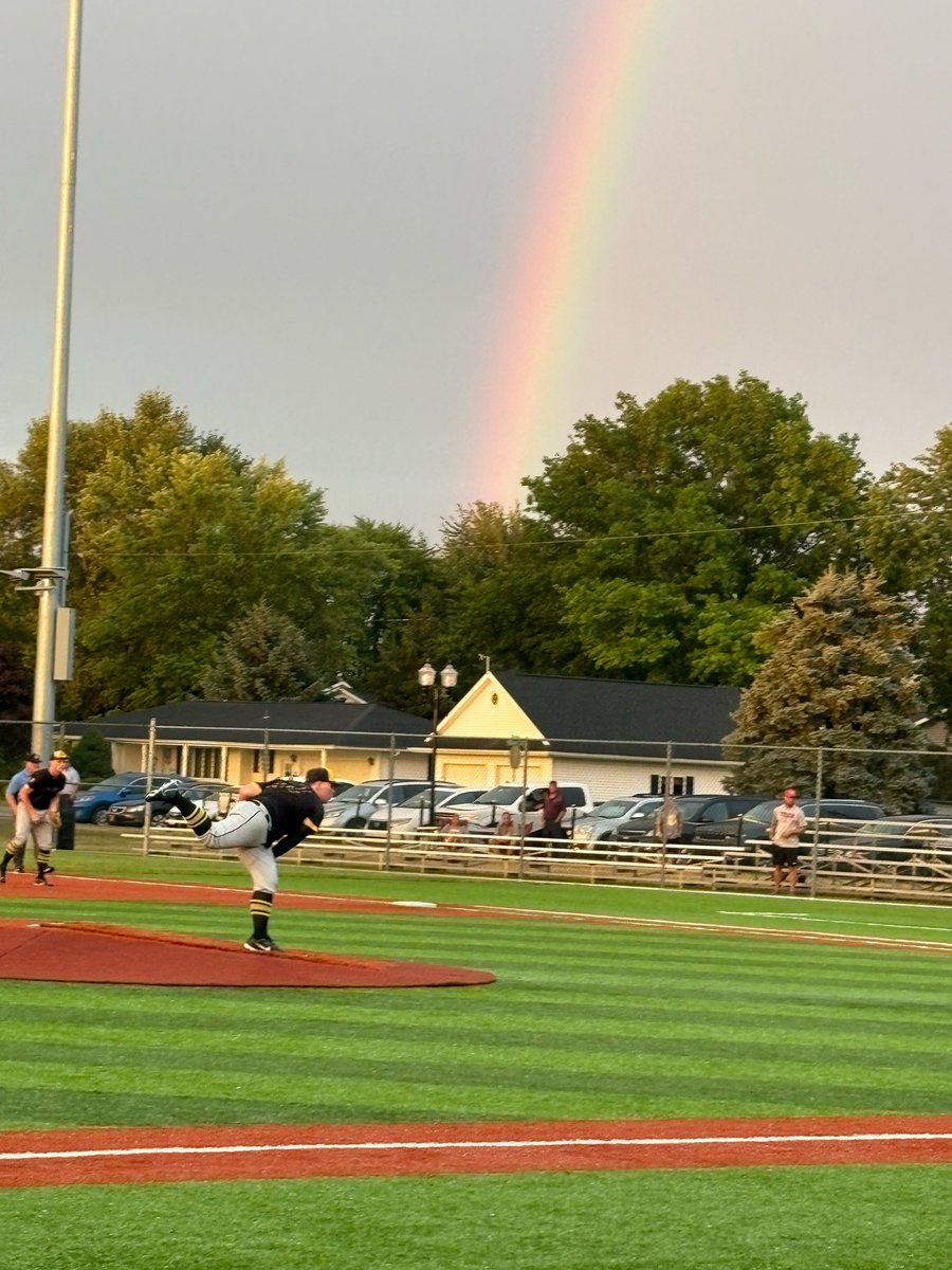 BeverlySinger's tweet image. Sometimes things don’t turn out like we hope, but through it all, God is somewhere reminding us it will all be ok. 🖤💛⚾️

@AnthonyS_34