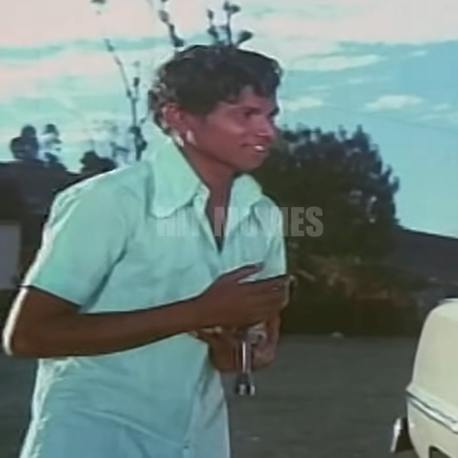 How long was Ilamai Oonjal aadugirathu in production? This actor looks so much like Thiru Bharathiraja .... but Pathinaaru Vayathinile released a year earlier... 
...Could it be ?
 Iyakkunar Imayam's birthday 17th July