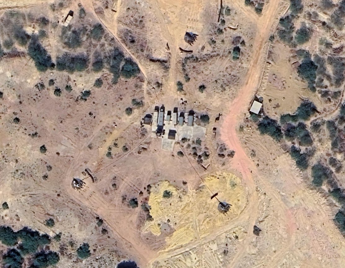 PakDefTeam's tweet photo. #IndiaAirForce #BhujAFS #Pechora S-125 deployment is on temporary grounds now with the ongoing construction to house the S-400 System and MRSAM base on the North Western end of the base. 
Location on the left is on the base while the location on the right is outside of the base https://t.co/V9ItI2wz1t