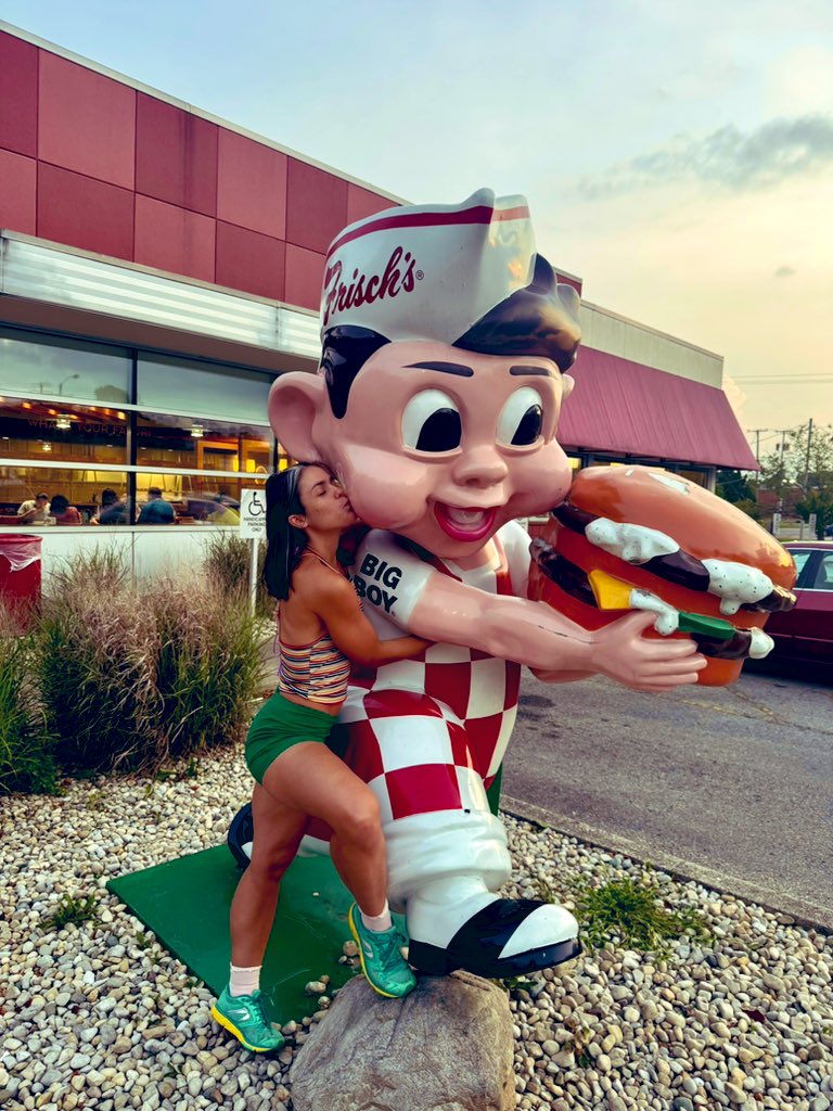 💋 Where are my Big Boy’s at?

I need you to massage my calves… 🦵🏽🦵🏽