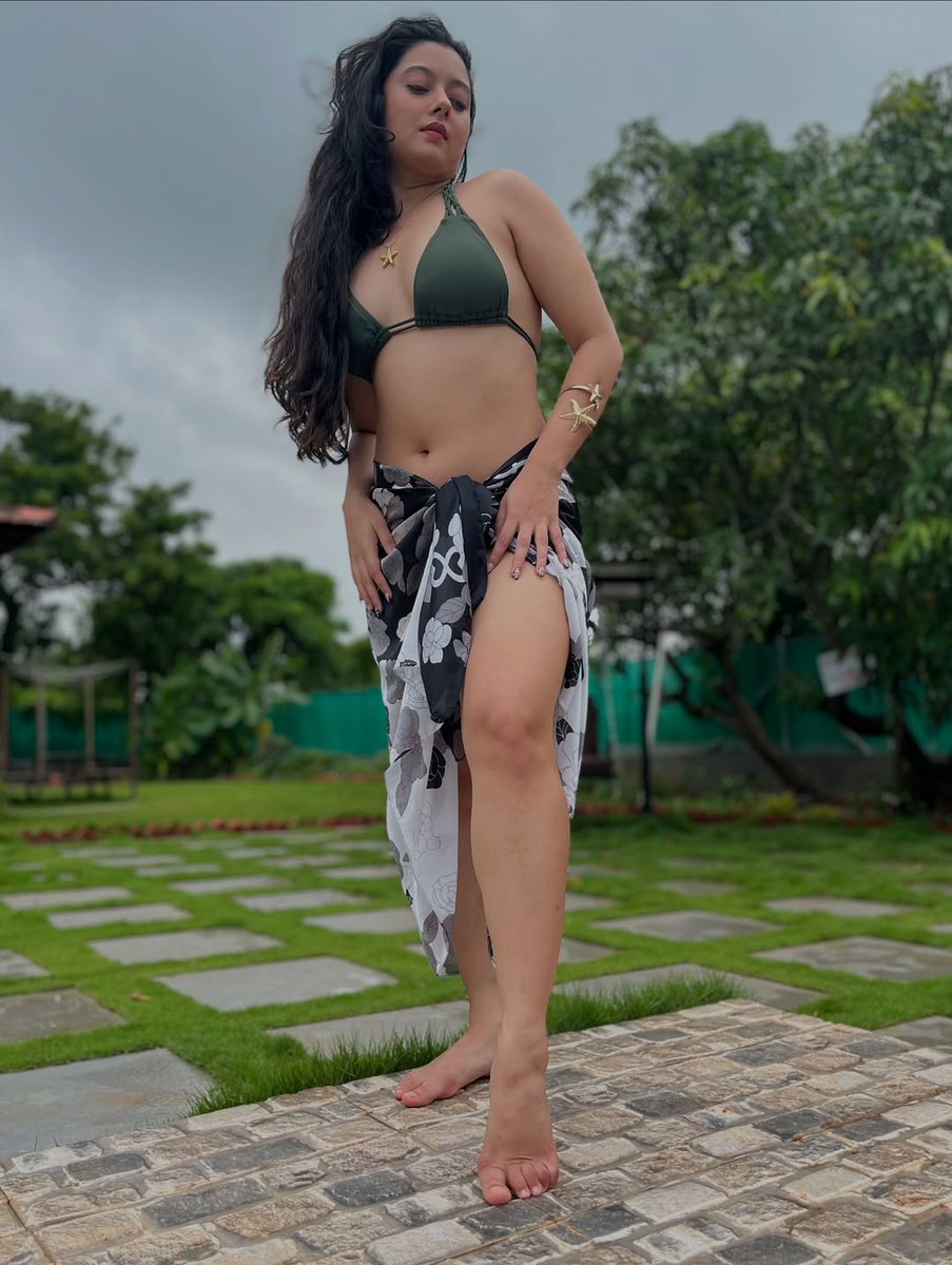 Kumar11619039's tweet image. Pool day in monsoons! 🌸⛱️👙☀️🌊