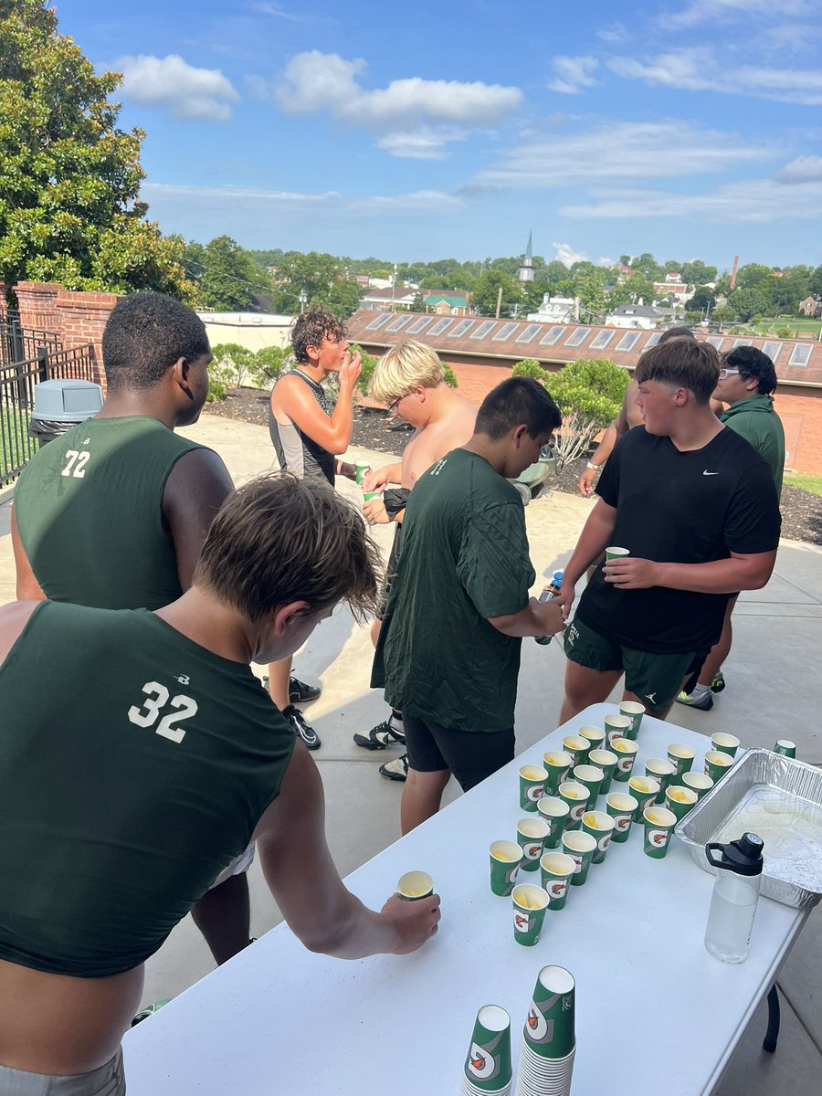 GreeneDevilsFB's tweet image. Tug of war champs and a little🍍pineapple to finish the week. Go Devils!