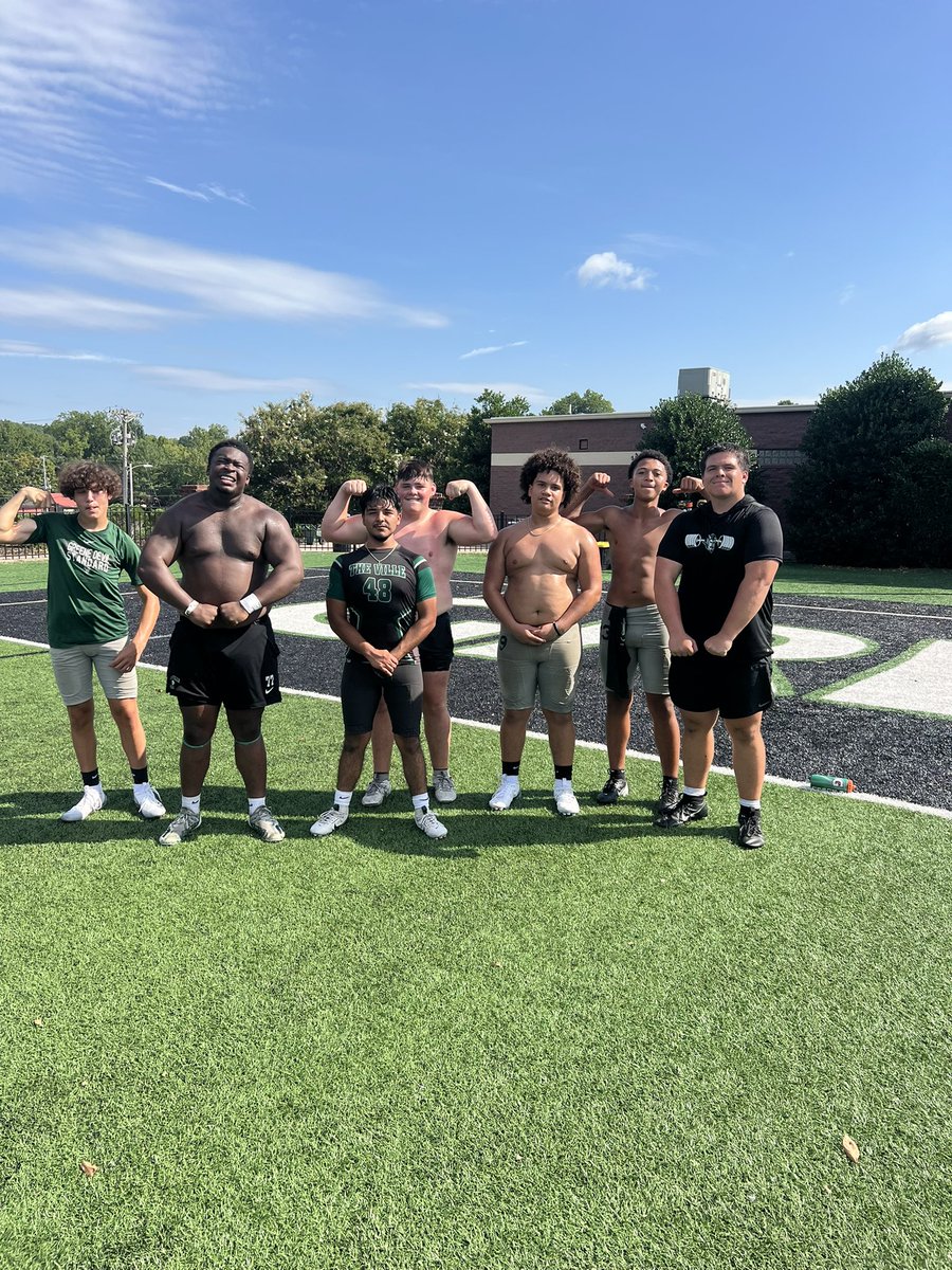 GreeneDevilsFB's tweet image. Tug of war champs and a little🍍pineapple to finish the week. Go Devils!