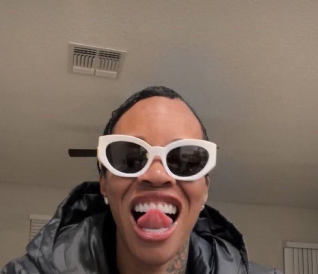 Chelley and Olandria can just call me and put me on SPEAKER as soon as they take their seats the reunion I got it from there