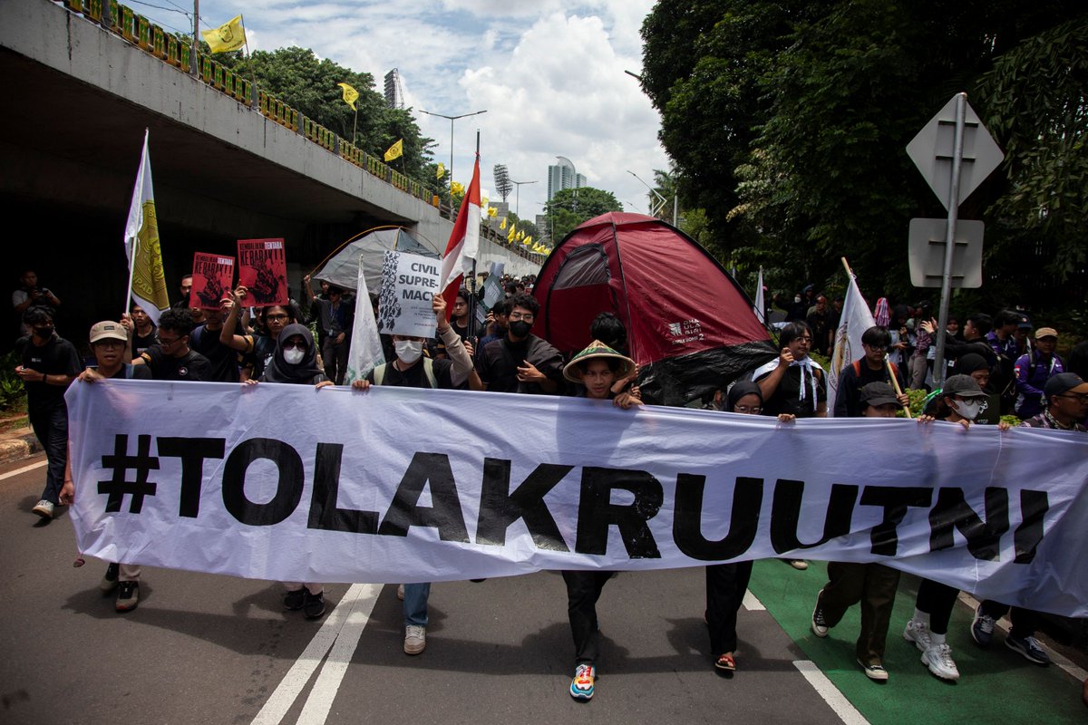 CIVICUSMonitor's tweet image. 🇮🇩 #Indonesia: The state of #civicspace is rated as 'obstructed'
In recent months, the #Prabowo government has targeted #humanrights defenders & journalists, cracked down on #protests & pushed problematic law revisions
More here: web.civicus.org/IndonesiaJuly2…