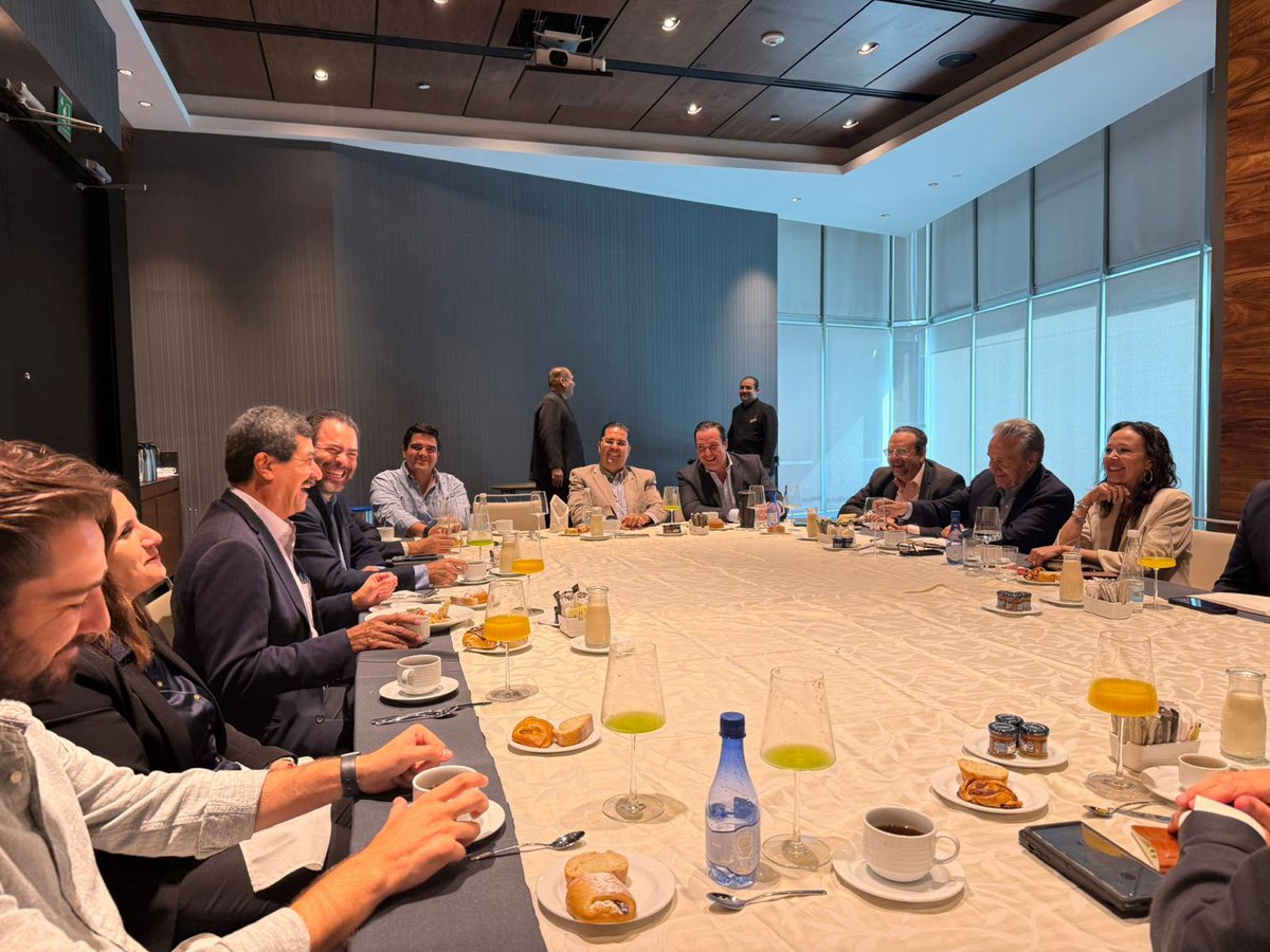 Javier_Corral's tweet image. En esta visita a Guadalajara también he tenido oportunidad de comentar las diferentes leyes que se han producido en el periodo extraordinario de sesiones, particularmente la Ley en materia de Telecomunicaciones y Radiodifusión, a miembros de @COINCyDESmx , en colaboración con…