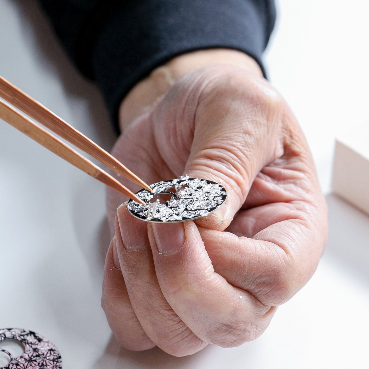 GARRACK_watch's tweet image. \イベント情報/
鬼滅の刃と日本の伝統工芸
「金沢箔」を使用した日本製の機械式時計
熟練の職人が文字盤を仕上げる様子を
目の前でご覧頂けます。
この貴重な機会をお見逃しなく。
ぜひお立ち寄りください。
7月20日(日)
オンタイム 渋谷ロフト店
15時~18時…