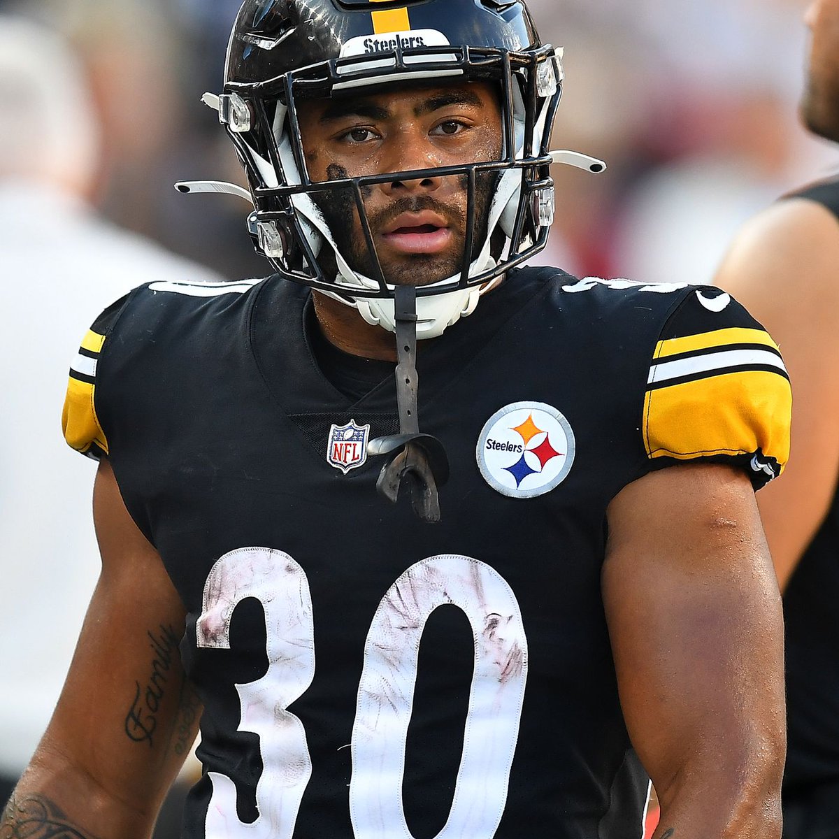 PatMitchellFF's tweet image. Kaleb Johnson or Jaylen Warren?
Wrong question.
The Steelers backfield is a stay-away:
• Suspect O-line
• Rodgers tanks RB production (see: Breece Hall)
• Vegas projects PIT as 7th-lowest scoring team

Let someone else take the headache. #FantasyFootball