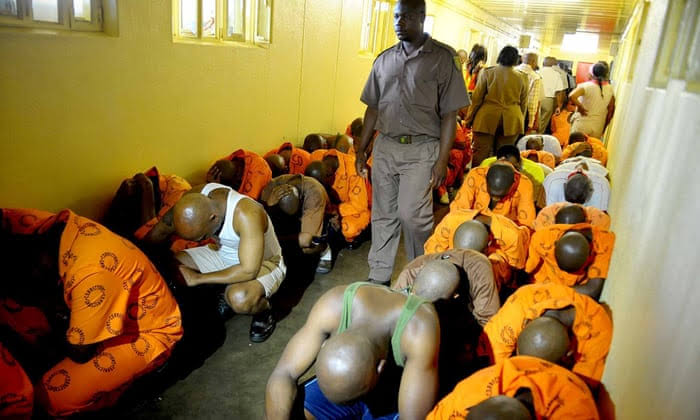 Mdaizo37's tweet image. South African prison is overcrowded by foreign criminals, other countries have less.
Chana has 995, Kenya has 360, Nigerian has 245, Zim has 591, Lesotho has 23, Botswana has 524, Swazi has 270, Egypt has 1200, Mozambique has 330, Namibia has 465
SOUTH AFRICA has 25585