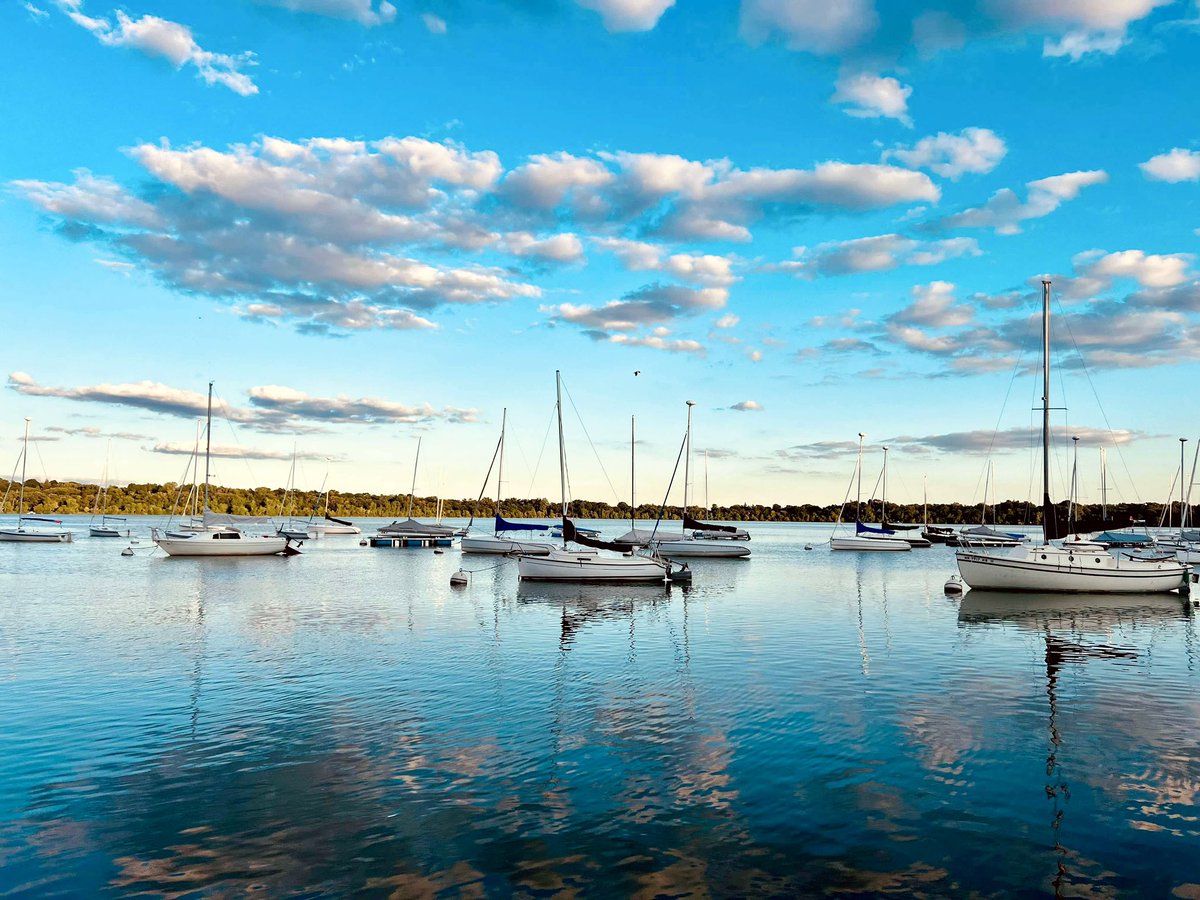 LauraLeeNews's tweet image. Absolutely stunning. ❤️

Minnesota summer on Lake Harriet. 

#mnwx #mpls