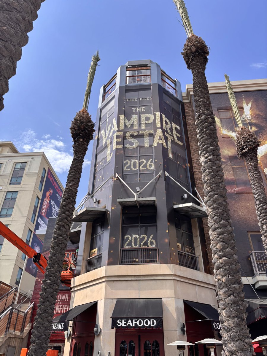 iwtvupdates's tweet image. The building wraps at #SDCC25 are complete!
via @bimbokirby