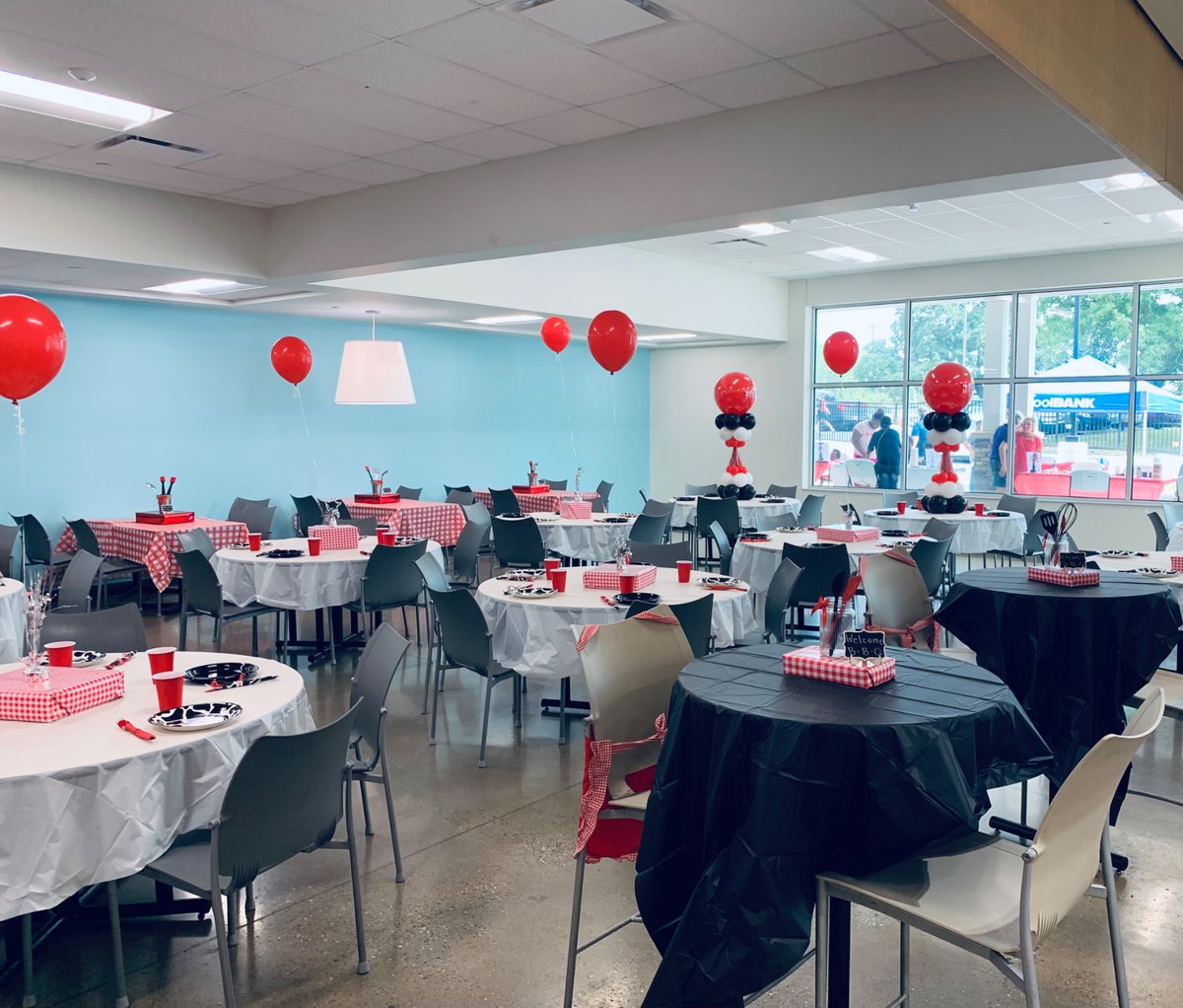 MikeOdioso's tweet image. Glad I attended this pm Bethany House Anniversary Cookout in Bond Hill. Toured with CEO Peg Dierkers & learned more about how Bethany House efficiently helps newly homeless families transition to sustainable housing and meshes with other resources throughout Hamilton County. 😀