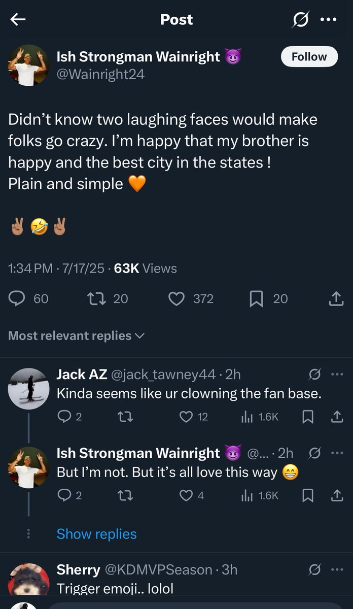 forthefacts's tweet image. Suns fans are losing their minds over emojis. This is what zero championships does to a fanbase. Absolute poverty franchise with the worse fanbase in the NBA I’m crying 😭